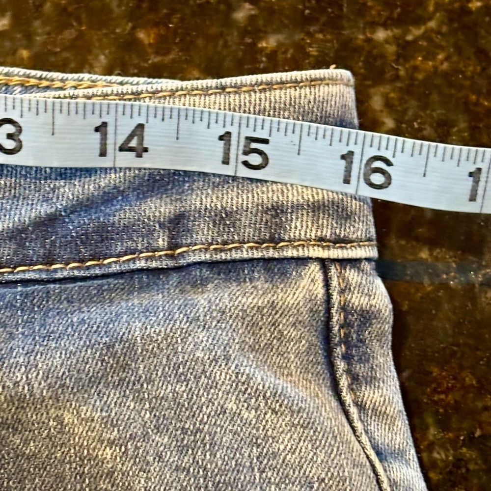 ⭐️High Rise Raw Hem Straight Leg Medium Wash Jeans⭐️ - Picture 6 of 9